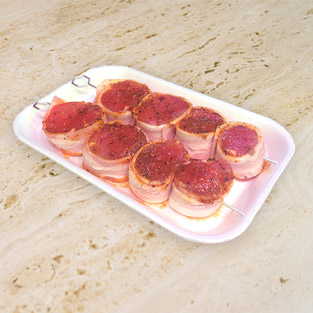 Carnicería Buendía - Brocheta de medallones de solomillo de cerdo, con bacon y salsa especiada